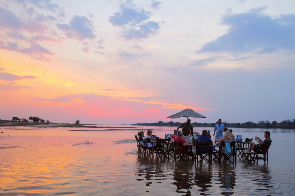 coucher de soleil lower zambezi zambie